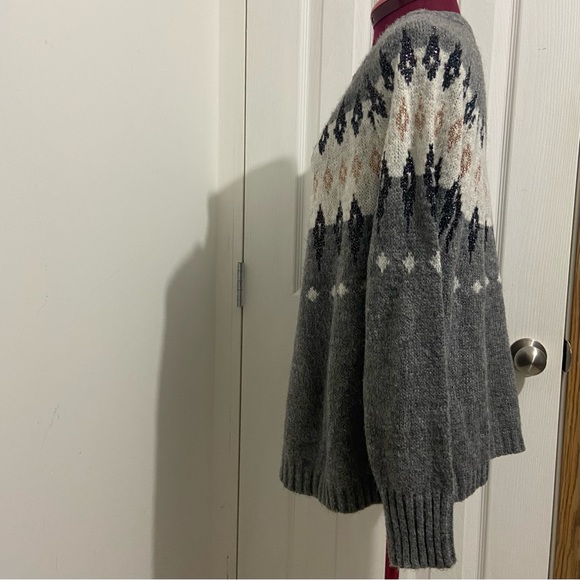 Culture women grey and white wool knit blends long sleeves sweater. Size L. Used - Picture 3 of 7